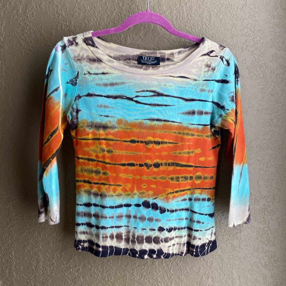 Quarter Sleeve Orange/Blue Patterned Top